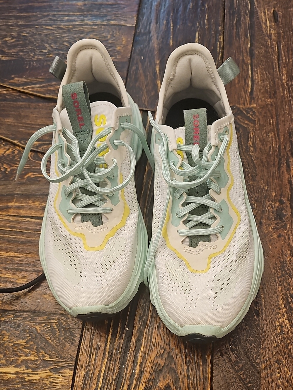 Sorel Women's Mint and White Athletic Sneakers Size 7 Like New